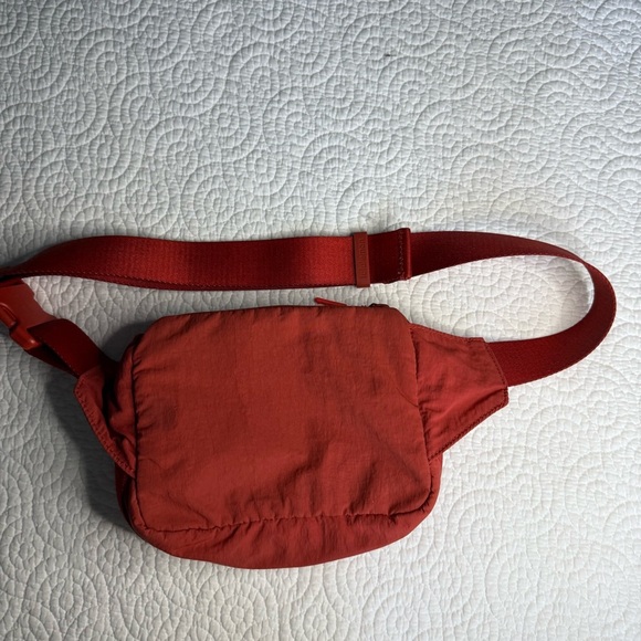 lululemon athletica Men's Belt Bag in Bold orange - Picture 8 of 12